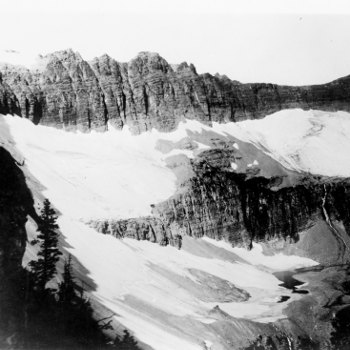 Sul suolo del Montana, a nordovest, dove le cime delle “Rockies” sono più maestose, e in con­di­vi­sio­ne con il Canada, si trova il Glacier National Park.